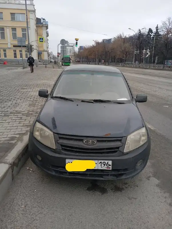 Автомобиль 2012 года, 1.6 бензин - Легковые автомобили (Авто) в Екатеринбург