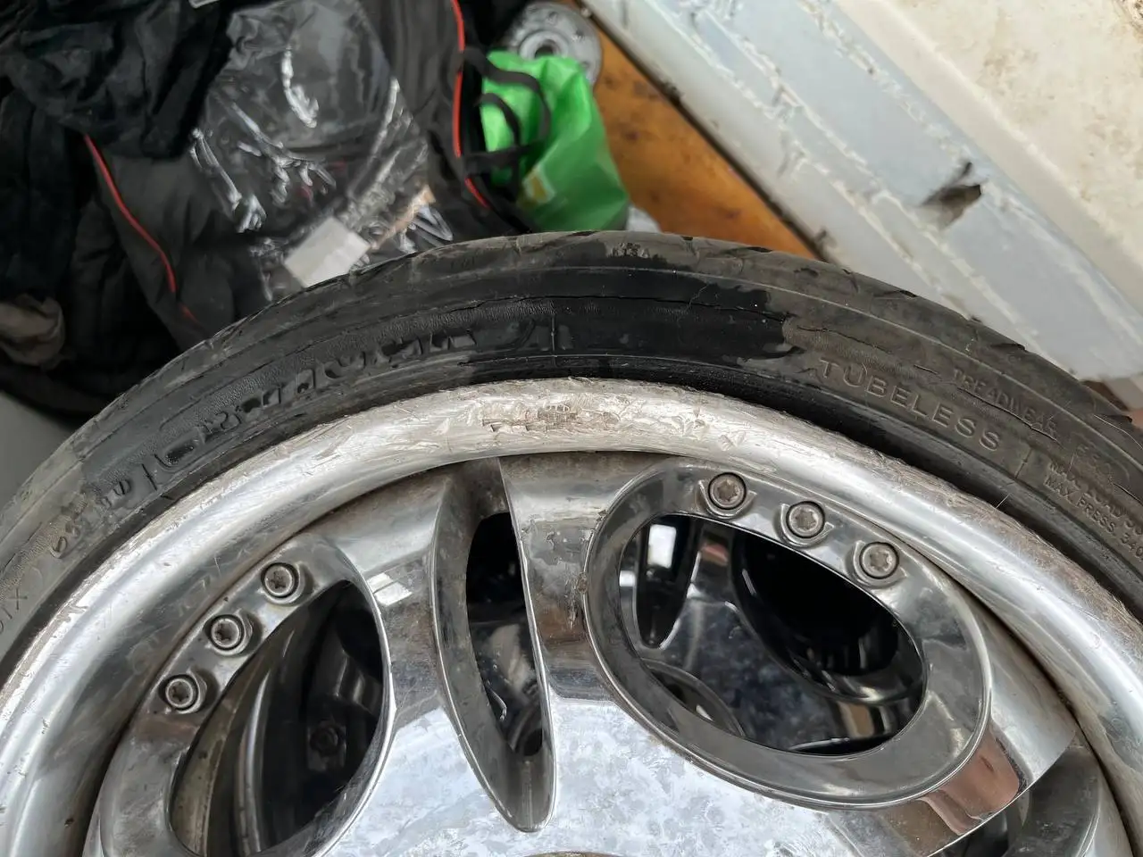 Продам 17 диски с резиной - Запчасти (Авто) в Неизвестно