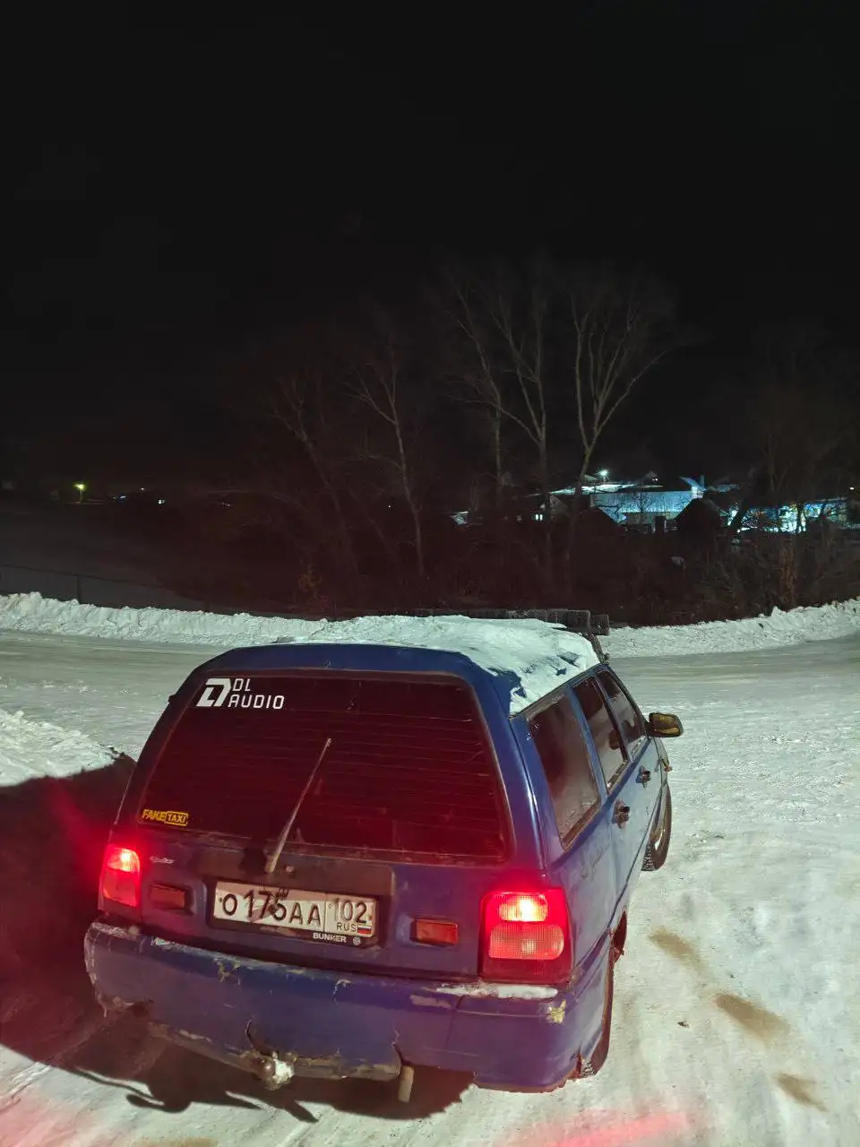 Двигатель от ВАЗ 2107 с неисправностями и новой зимней резиной - Двигатели (Запчасти) в Стерлитамак