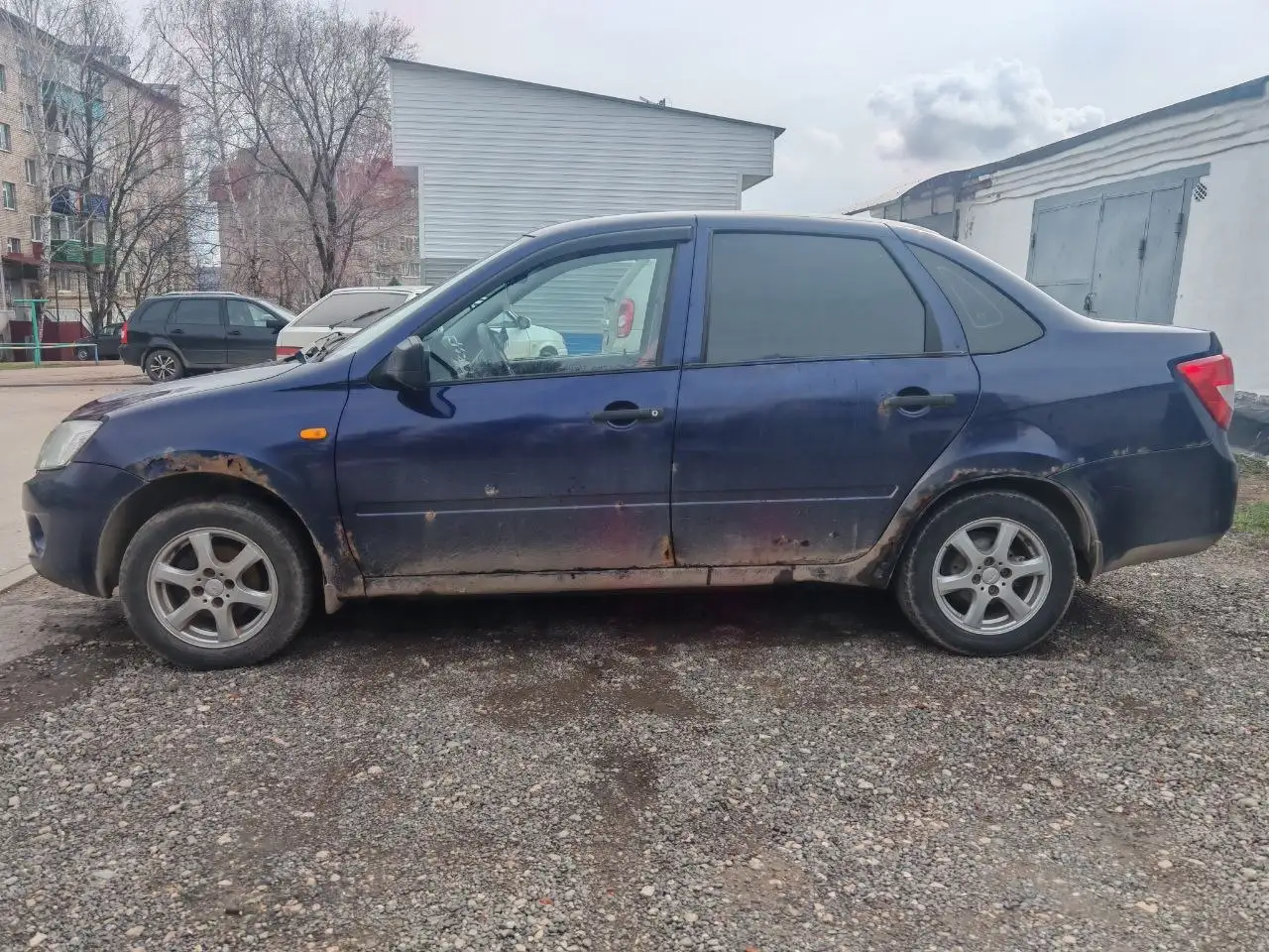 Автомобиль 2012 года с газовым оборудованием - Легковые автомобили (Авто) в Неизвестно