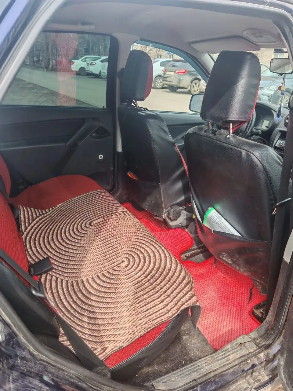 Автомобиль 2012 года с газовым оборудованием - Легковые автомобили (Авто) в Неизвестно