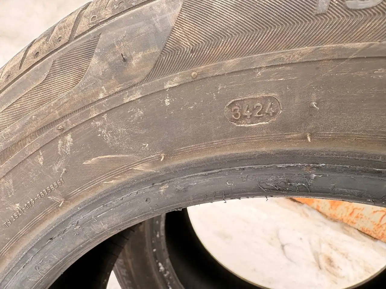 Пара идеальных шин Viatti R15 195/60 - Шины и диски (Запчасти) в Неизвестно