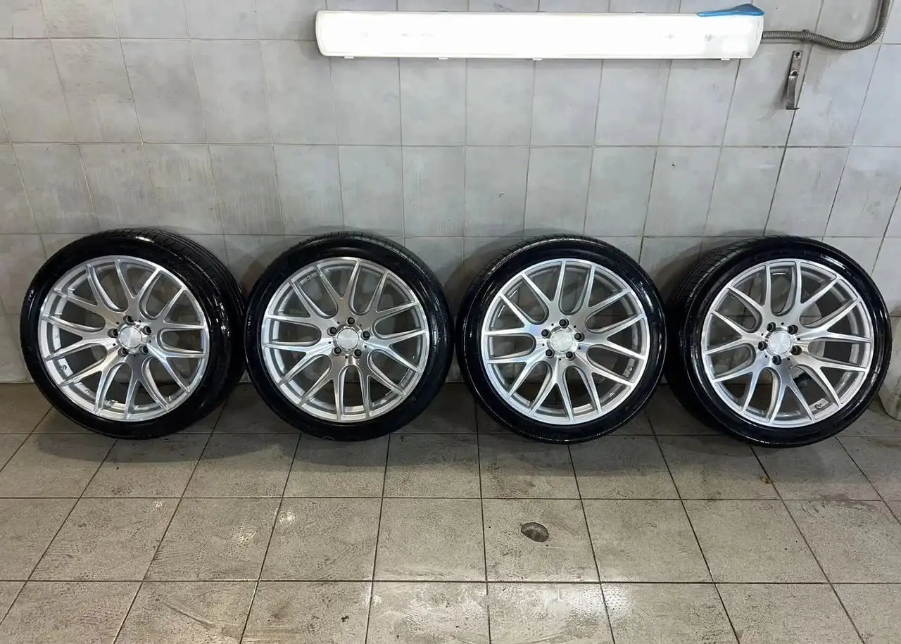 Колеса в сборе на литых дисках 235/35 Р19 3sdm 0.05 - Диски и колеса (Запчасти) в Неизвестно