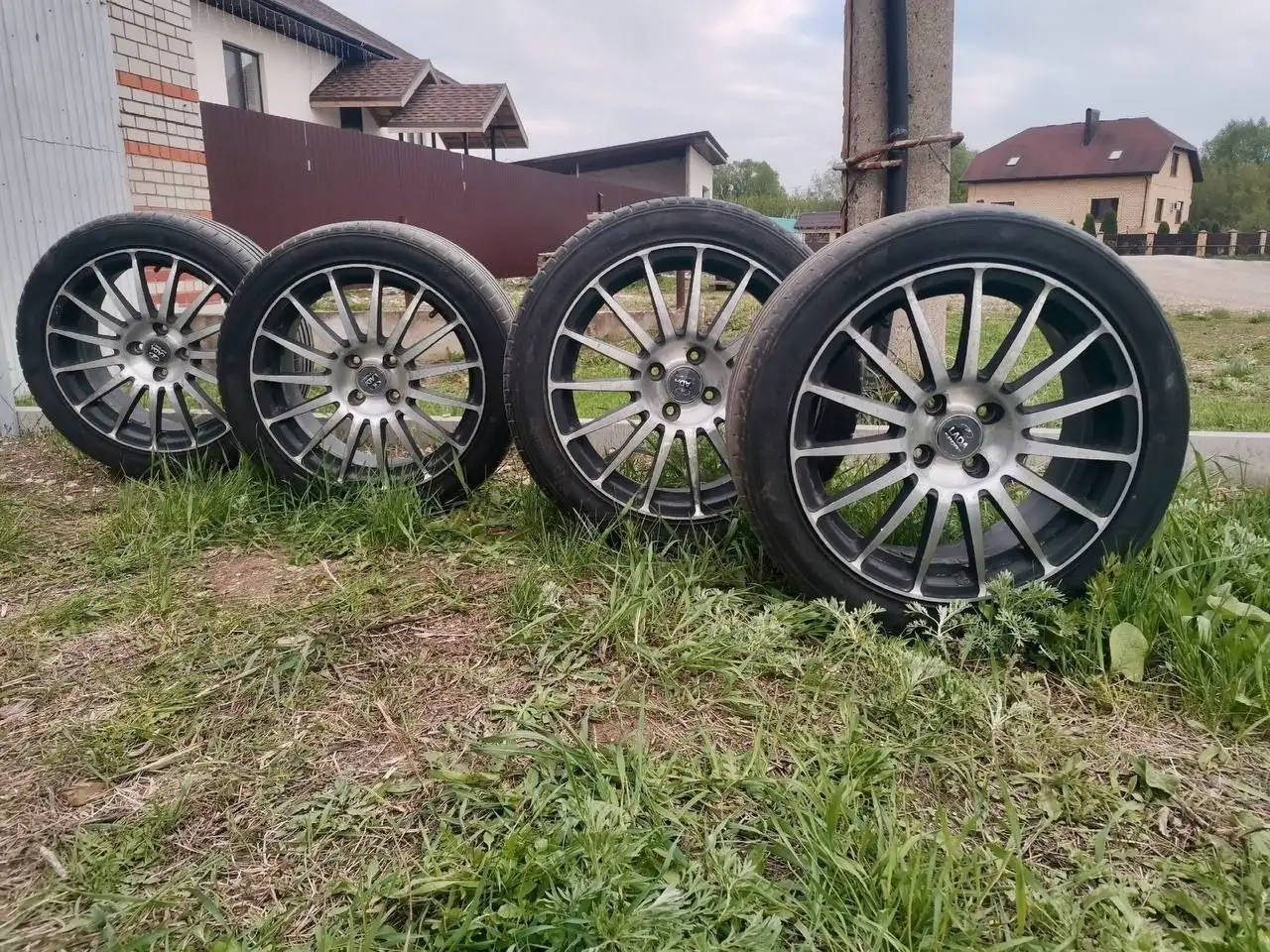 Куплю колёса гранта спорт r16 4x98 - Колёса и шины (Авто) в Октябрьский