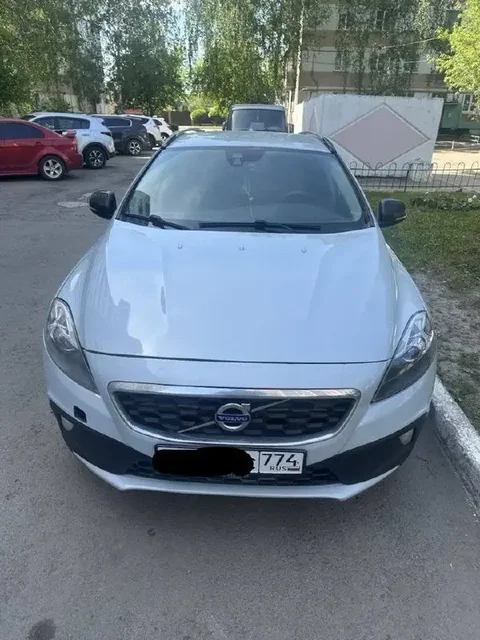 Volvo V40 Cross Country 2013 - Шины, диски и колёса в Челябинск