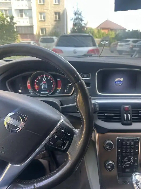 Volvo V40 Cross Country 2013 - Легковые автомобили (Авто) в Челябинск