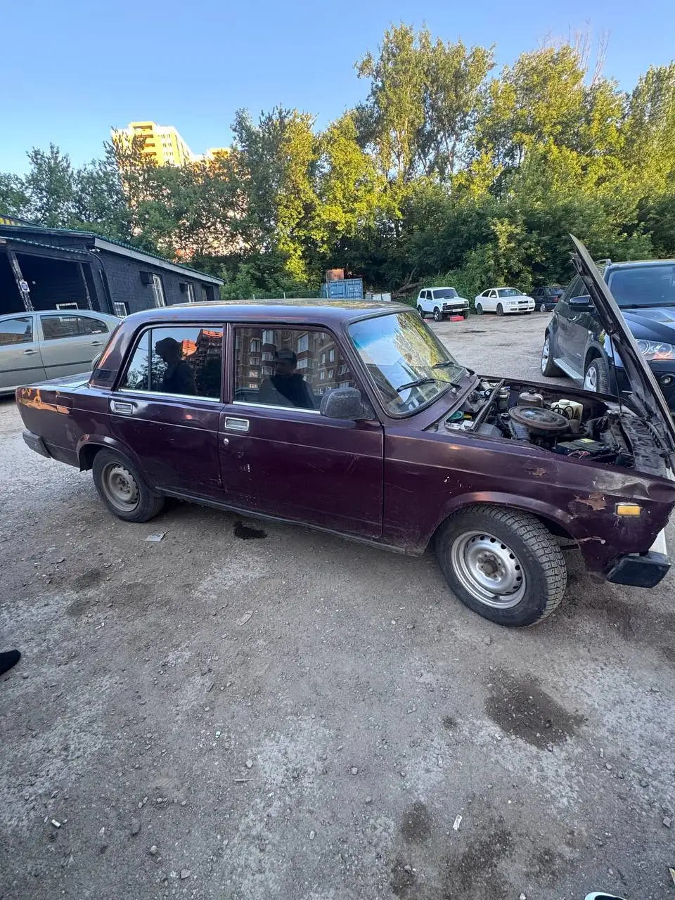 Автомобиль 2005 года - Легковые автомобили (Авто) в Неизвестно