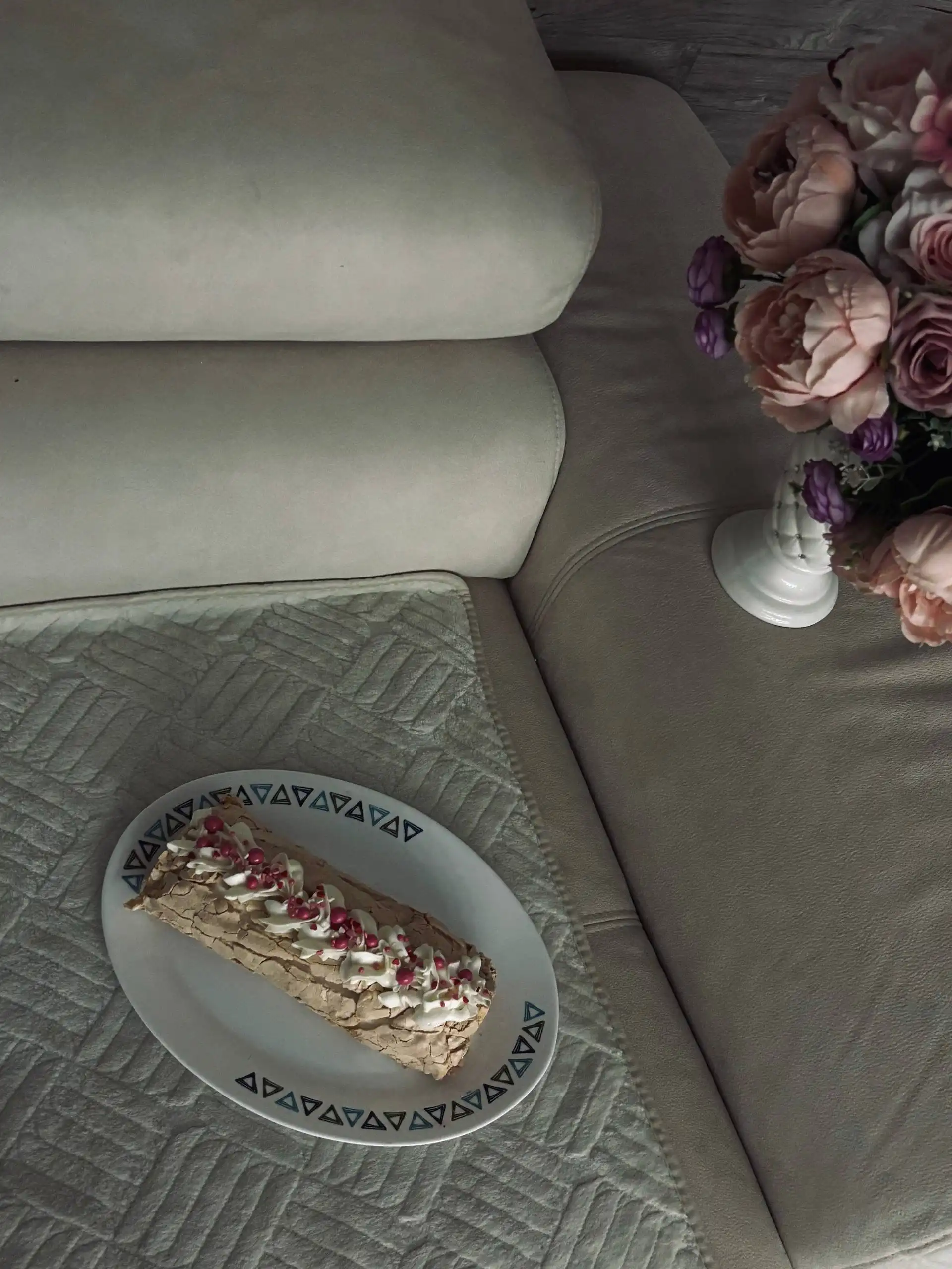 Меренговый рулет на заказ - Цветы и букеты в Ульяновск