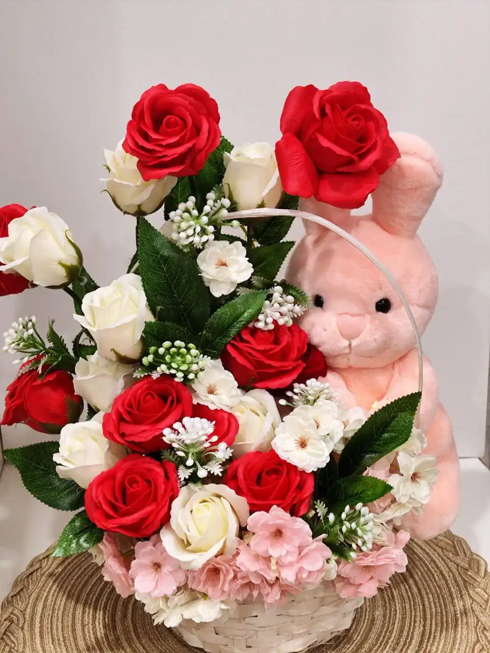 Композиция из мыльных роз и плюшевой Зайки в корзине - Барахолка в Ульяновск