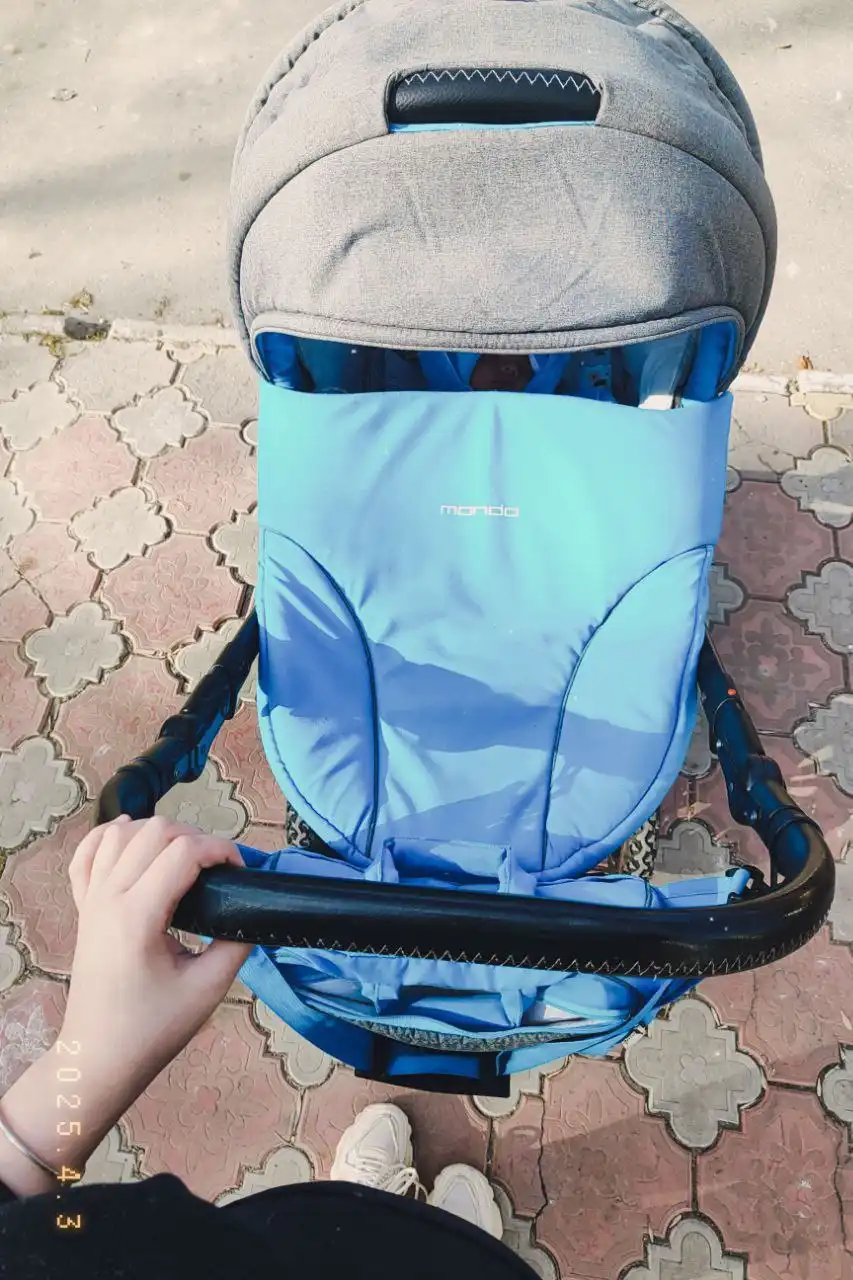 Продам коляску 2 в 1 и детскую одежду - Коляски и детская одежда (Товары для детей) в Ульяновск