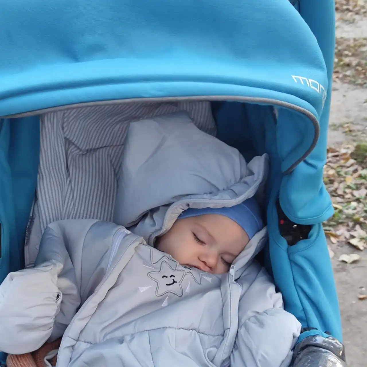 Продам коляску 2 в 1 и детскую одежду - Коляски и детская одежда (Товары для детей) в Ульяновск