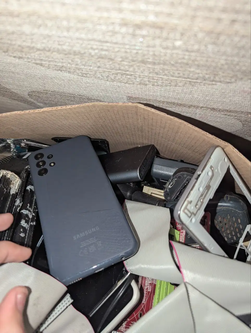 Продам лот техники: планшеты, телефоны, комплектующие для ПК, наушники, рации, повербанки - Электроника в Ульяновск