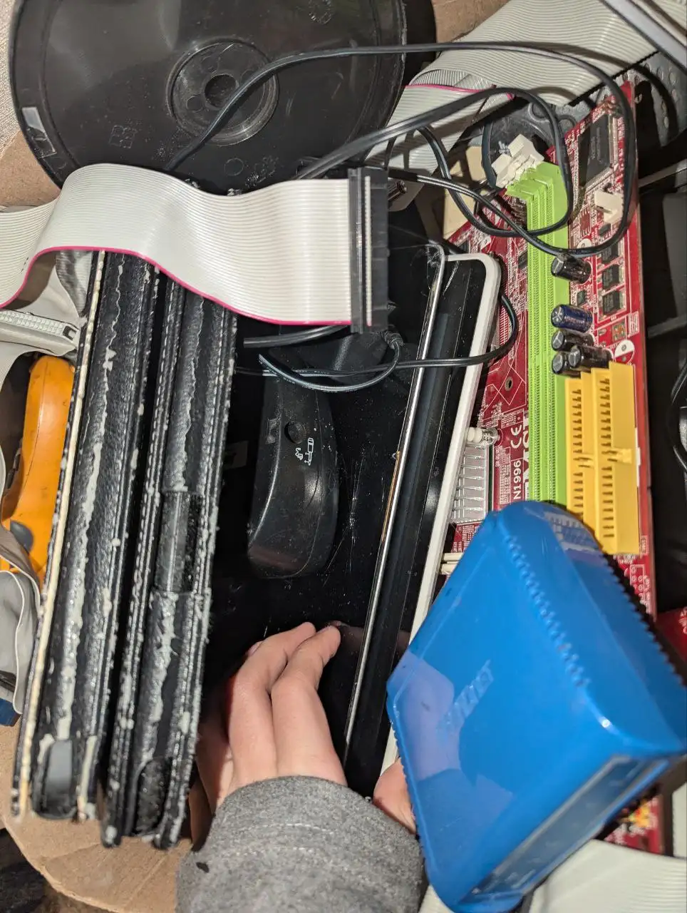 Продам лот техники: планшеты, телефоны, комплектующие для ПК, наушники, рации, повербанки - Электроника в Ульяновск