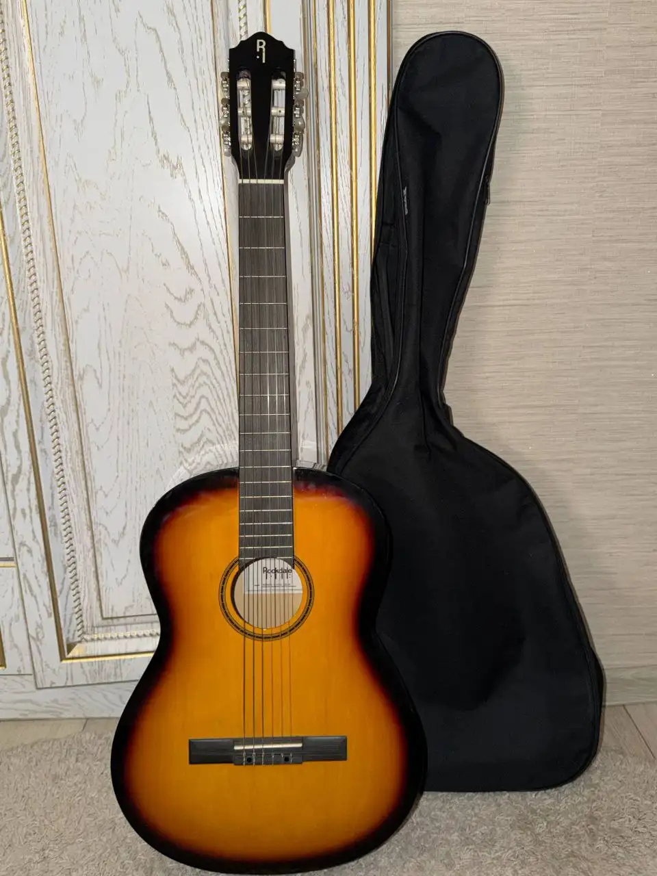 Продам почти новую гитару с чехлом - Музыкальные инструменты (Хобби и отдых) в Ульяновск