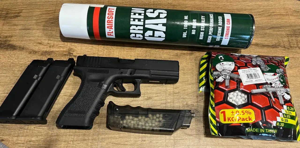 Продам страйкбольный пистолет Glok-18c с комплектом - Страйкбол (Хобби и отдых) в Ульяновск