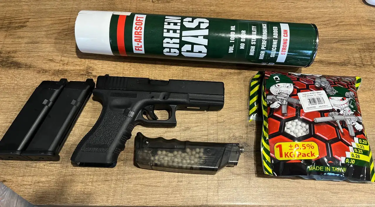 Страйкбольный пистолет Glok-18c с комплектом - Страйкбол (Хобби и отдых) в Ульяновск