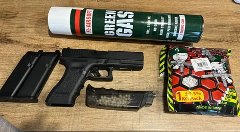 Продам страйкбольный пистолет Glok-18c с комплектом - частное объявление в Ульяновск