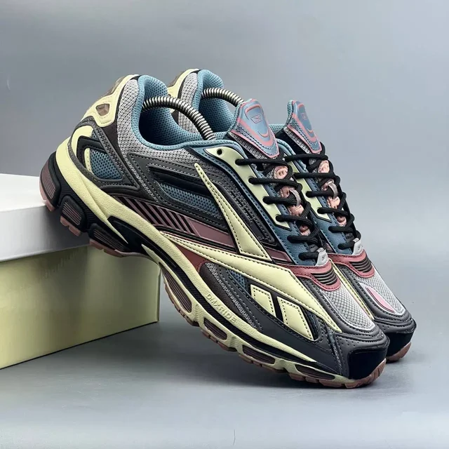 Продажа новых кроссовок разных размеров - Боксы с одеждой в Ульяновск