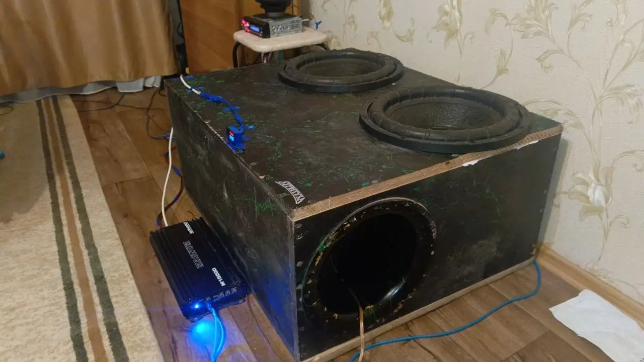 Продажа сабвуфера с усилителем - Аудиотехника (Электроника) в Ульяновск