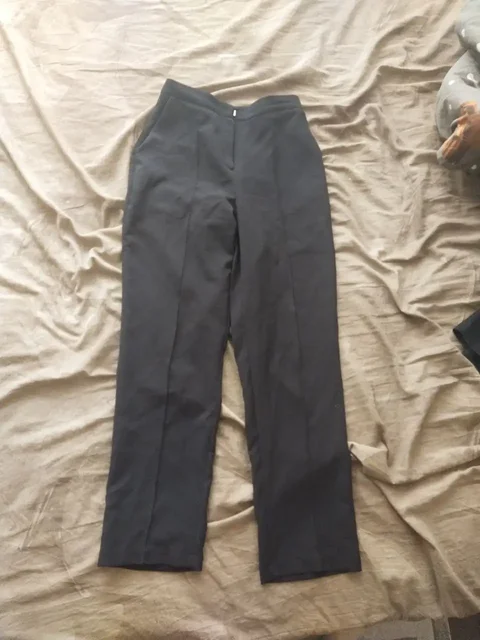 Продажа двух женских брючных костюмов - Верхняя одежда и аксессуары в Ульяновск