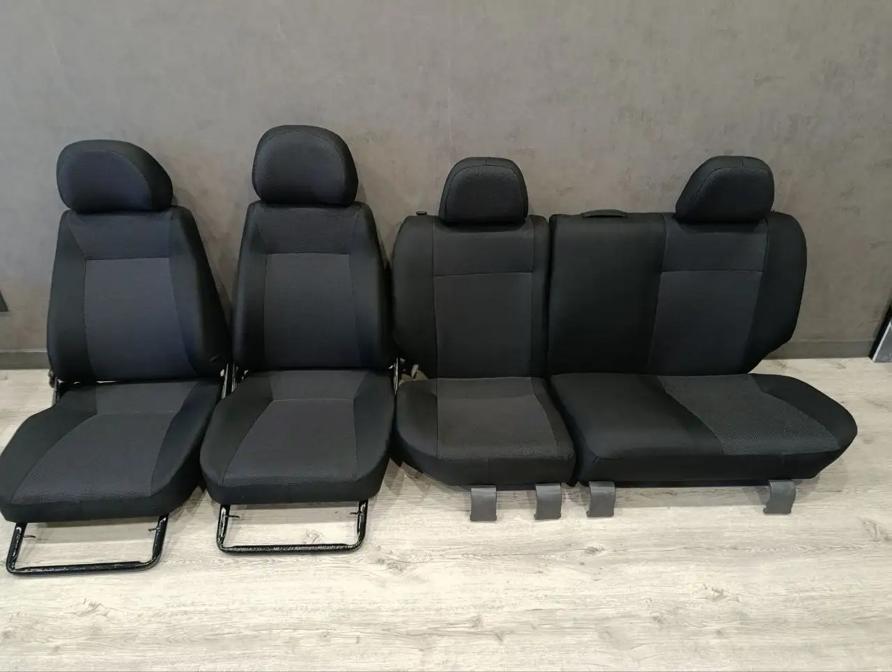 Продам комплекты сидений для Lada Priora - Запчасти (Авто) в Ульяновск