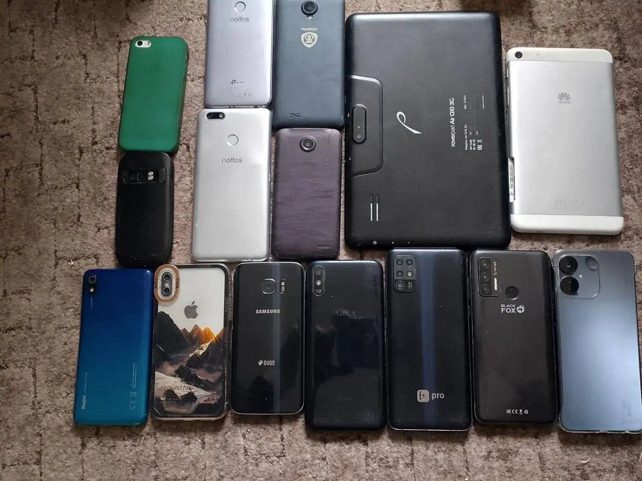 Продажа лота телефонов и периферии - Телефоны и аксессуары (Электроника) в Ульяновск