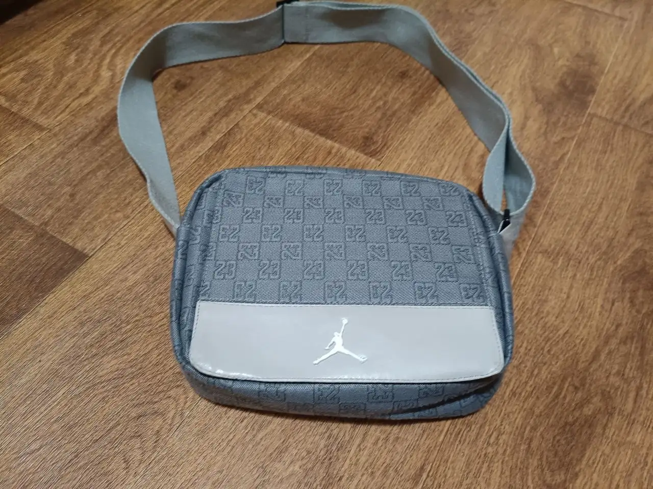 Продаю сумку AIR JORDAN - Аксессуары (Одежда) в Ульяновск