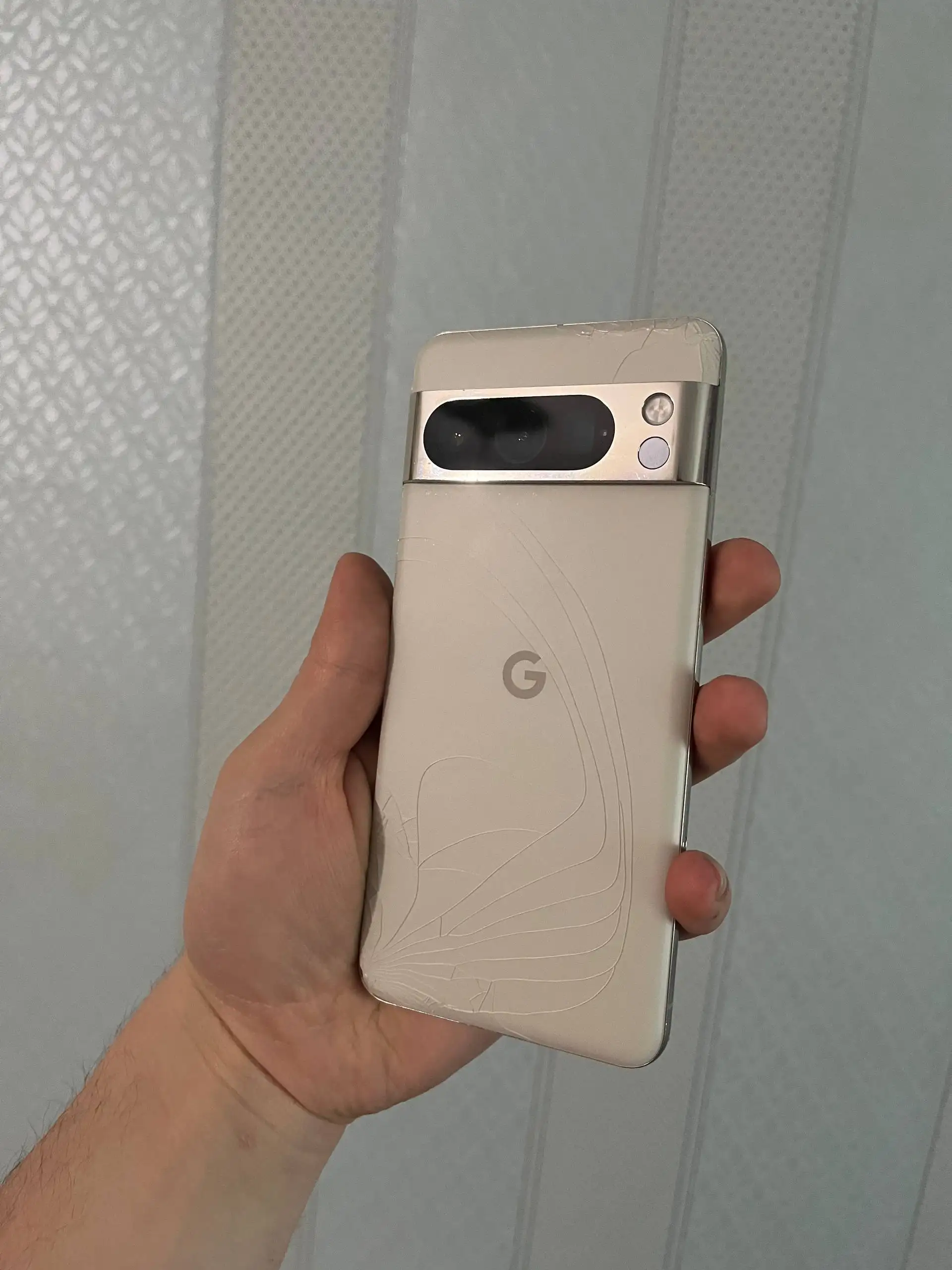 Продаю Google Pixel 8 Pro с битой задней крышкой - Электроника в Ульяновск