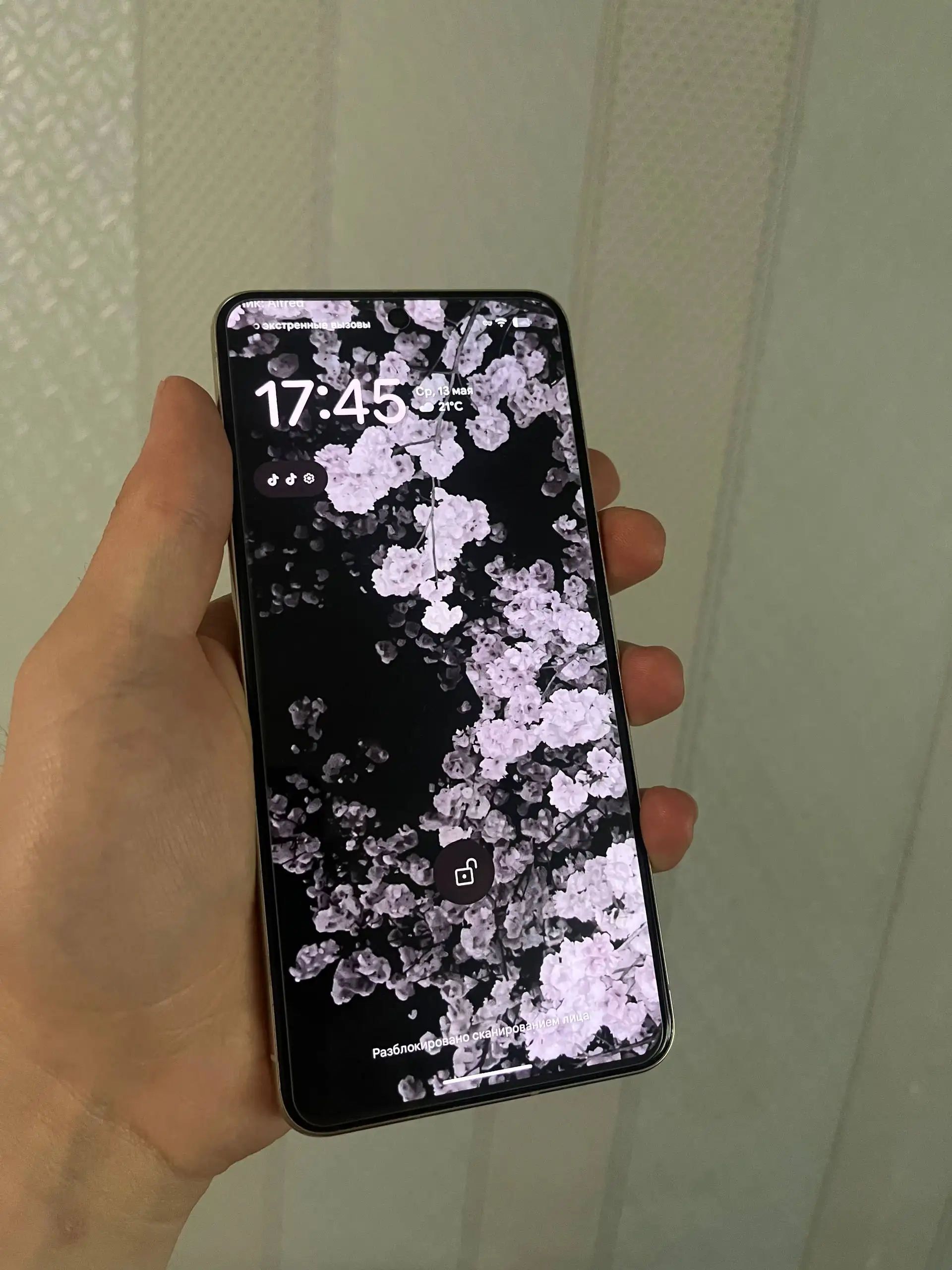 Продаю Google Pixel 8 Pro с битой задней крышкой - Электроника в Ульяновск