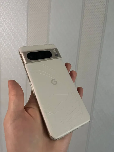 Продам Google Pixel 8 Pro с поврежденной задней крышкой - Пылесосы в Ульяновск