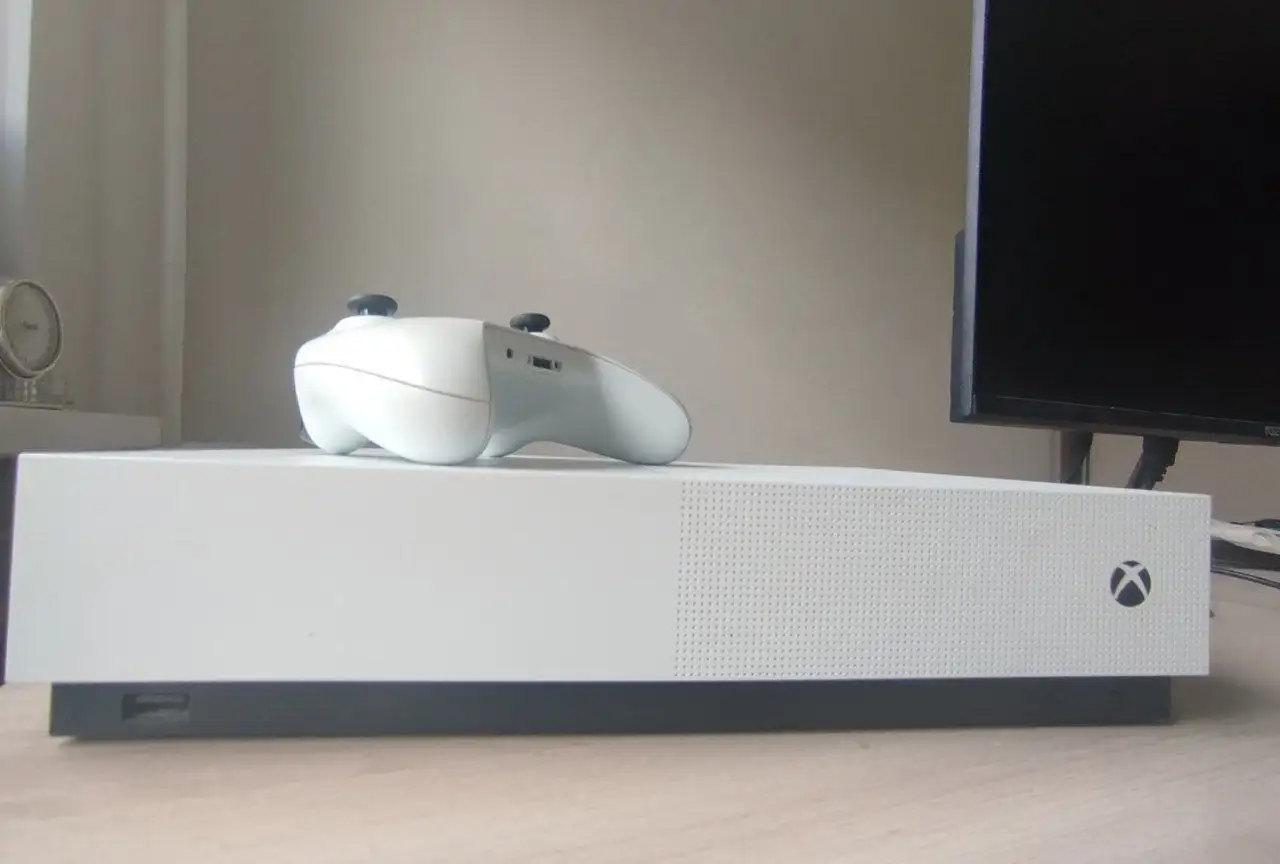 Xbox One S с монитором - Электроника в Ульяновск