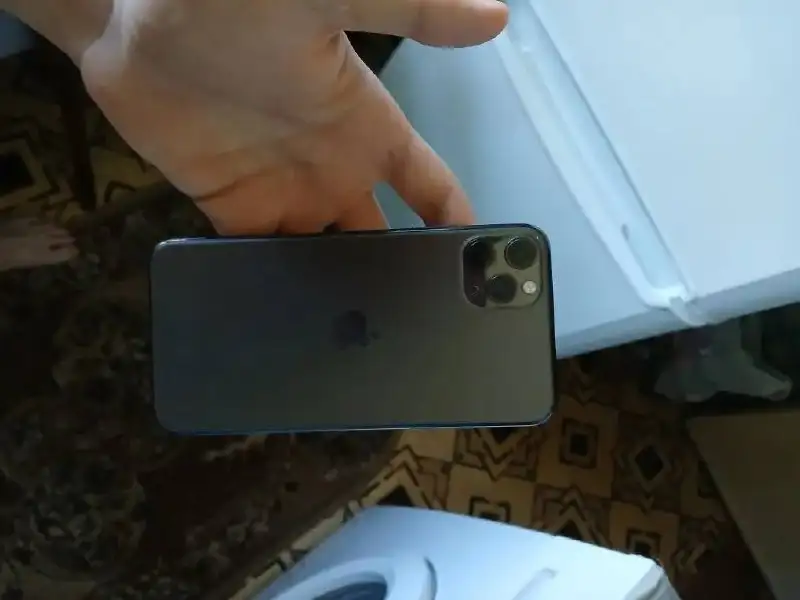 Обмен iPhone на другой с доплатой - Смартфоны и гаджеты (Электроника) в Ульяновск