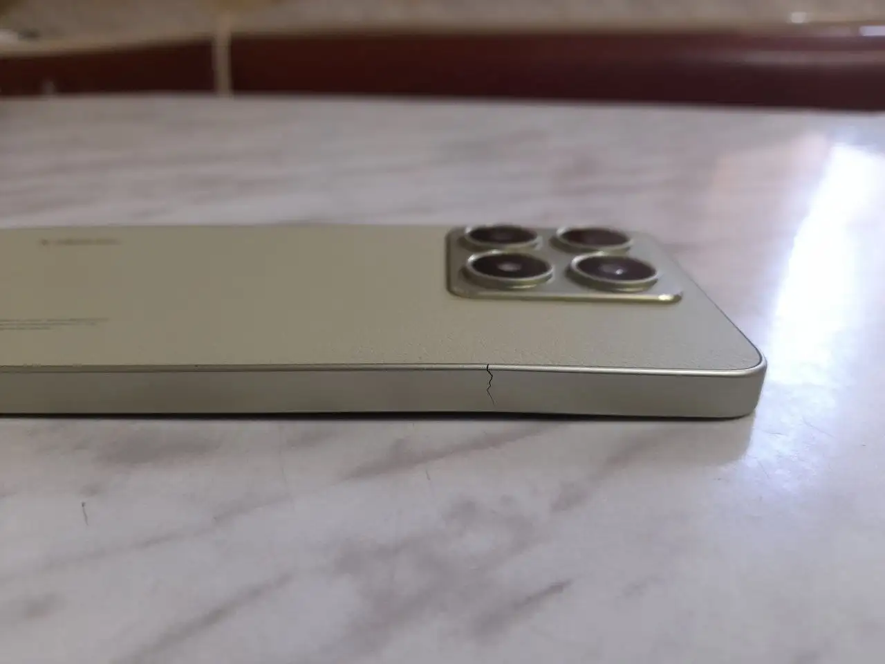Продам Xiaomi 14 12/512 с небольшой трещиной - Телефоны (Электроника) в Ульяновск