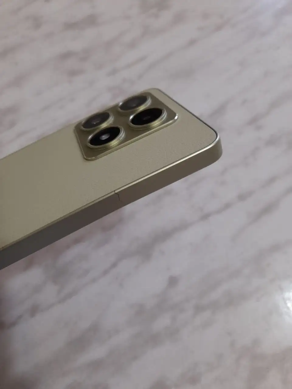 Продам Xiaomi 14 12/512 с небольшой трещиной - Телефоны (Электроника) в Ульяновск