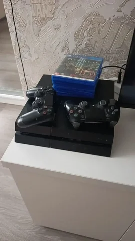 Продам PS4 Fat с играми и двумя геймпадами - Мобильные телефоны в Ульяновск