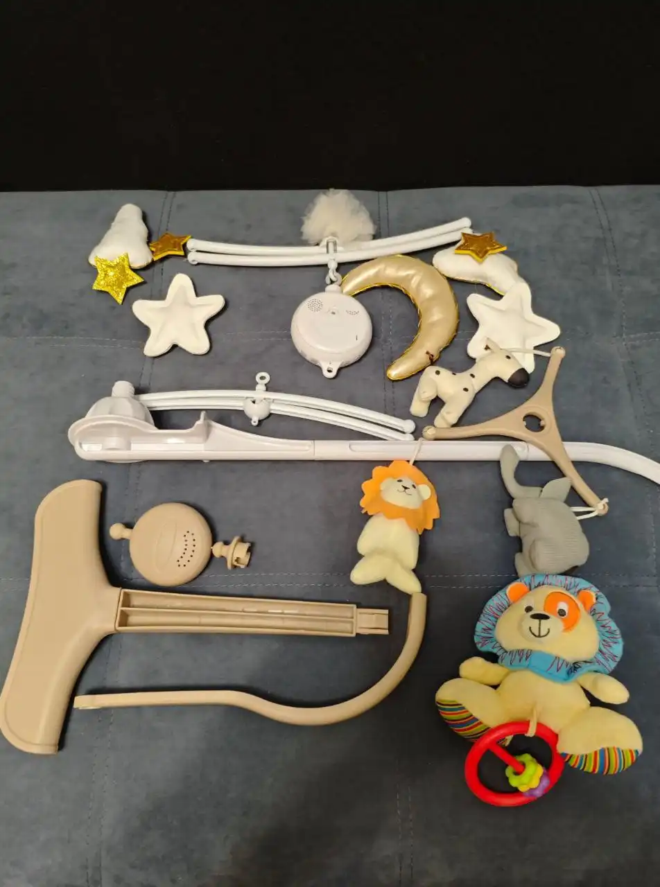 Продам бортики в кроватку с комплектом