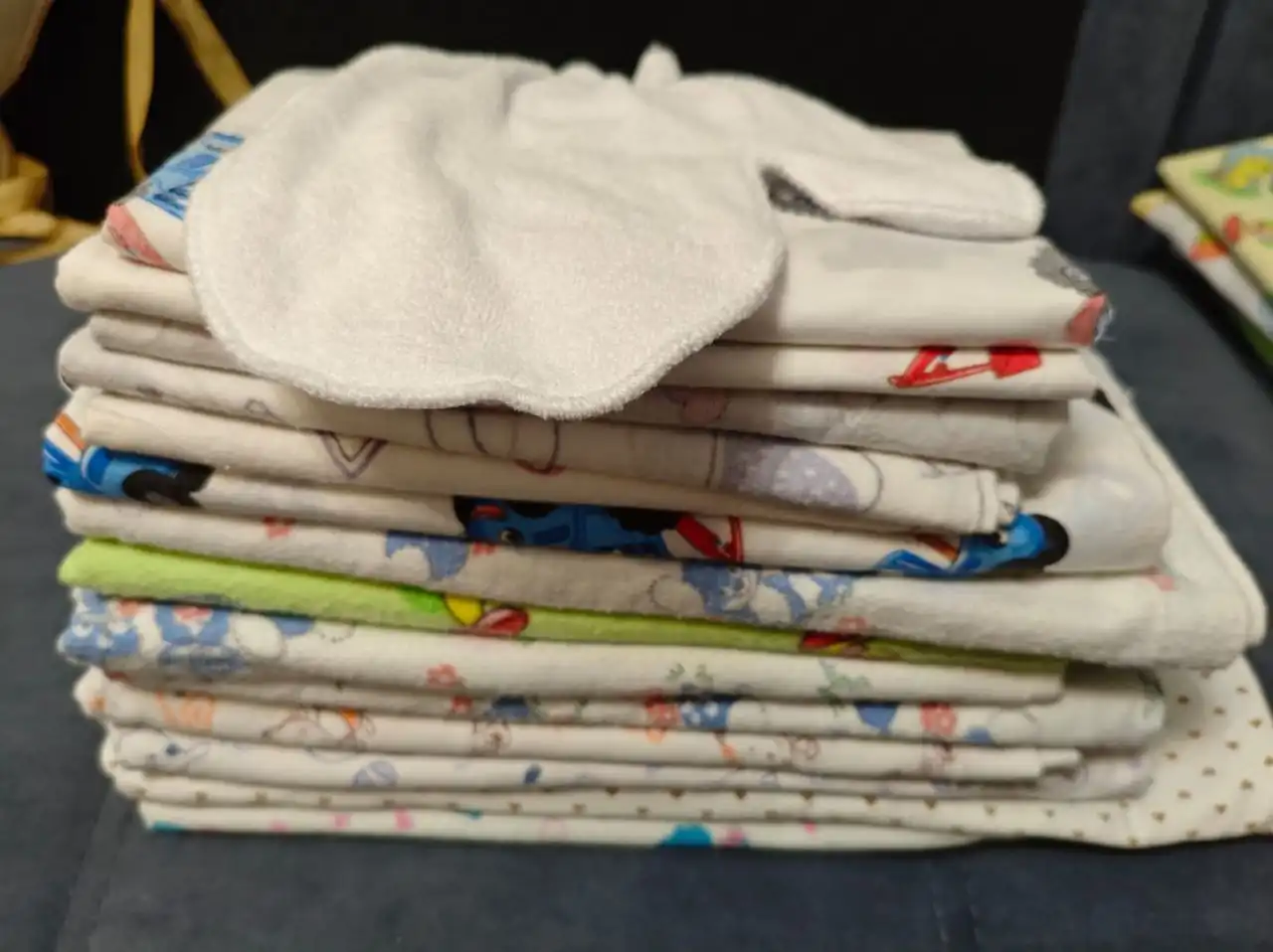 Продам бортики в кроватку с комплектом