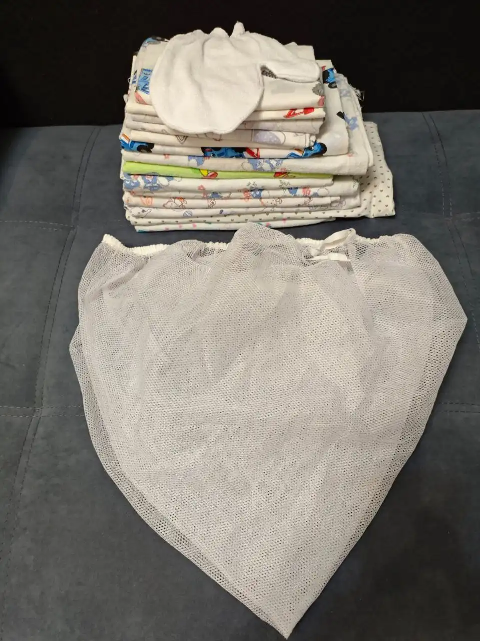 Продам бортики в кроватку с комплектом