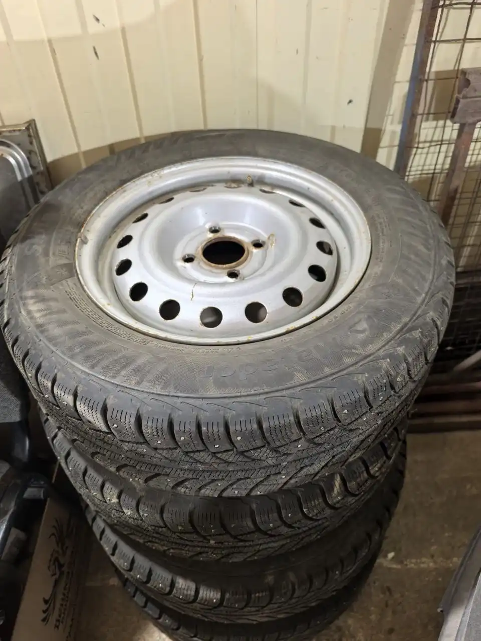 Продажа зимних шипованных колес Matador