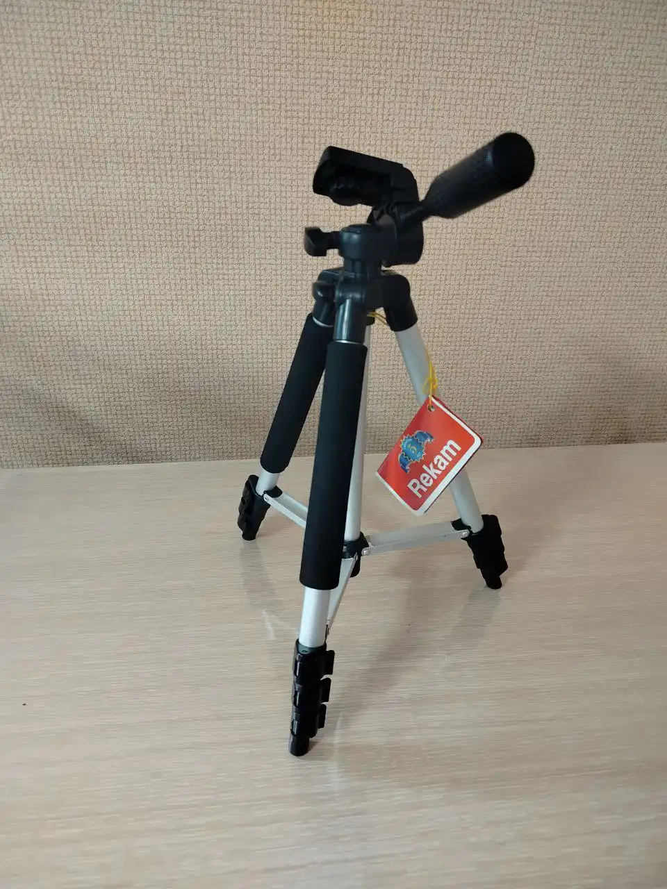 Продам новый штатив