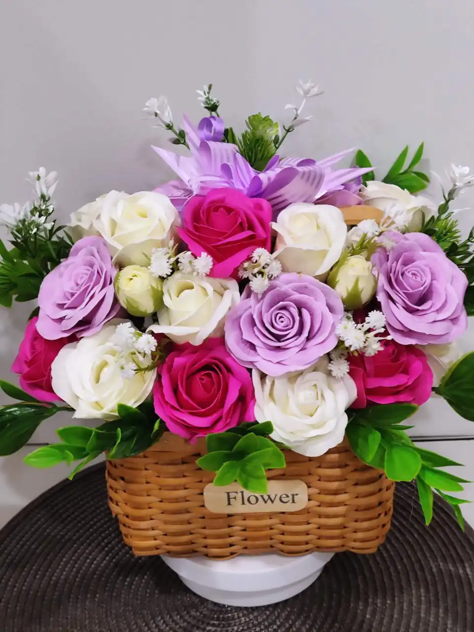 Букет из мыльных цветов в корзине