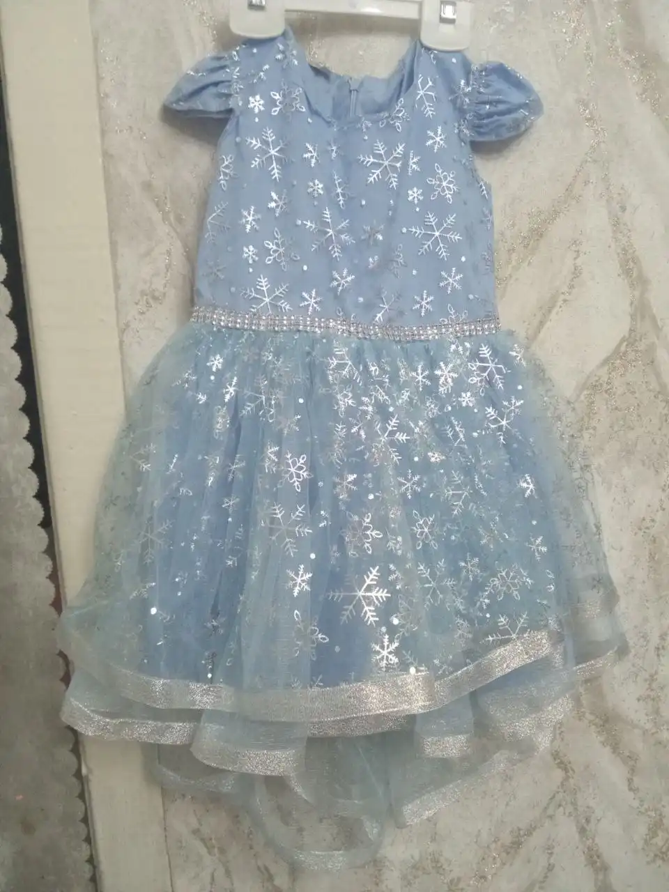 Продам новогоднее платье снежинка на 4 года