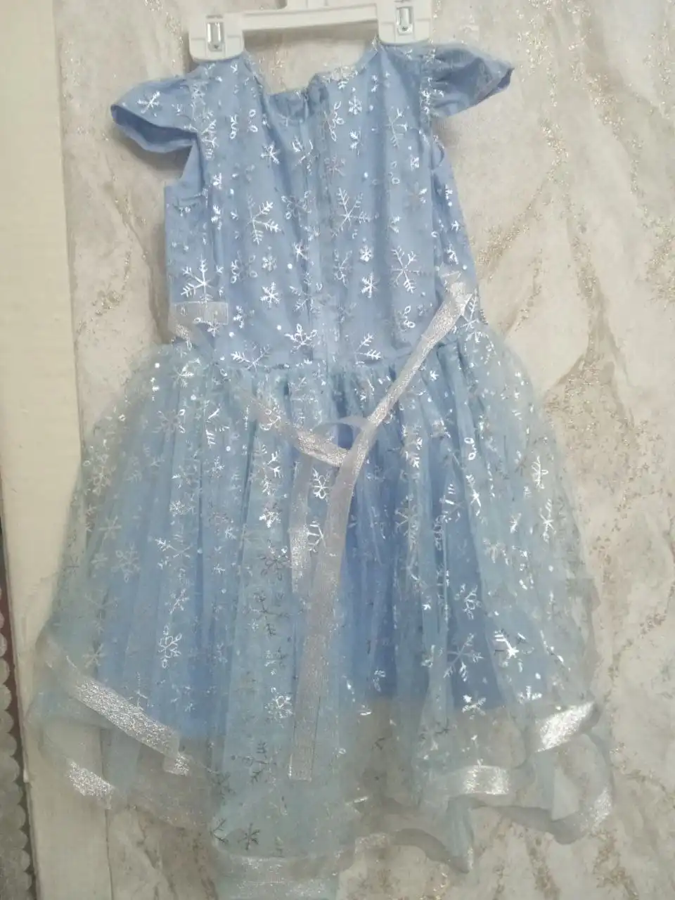 Продам новогоднее платье снежинка на 4 года