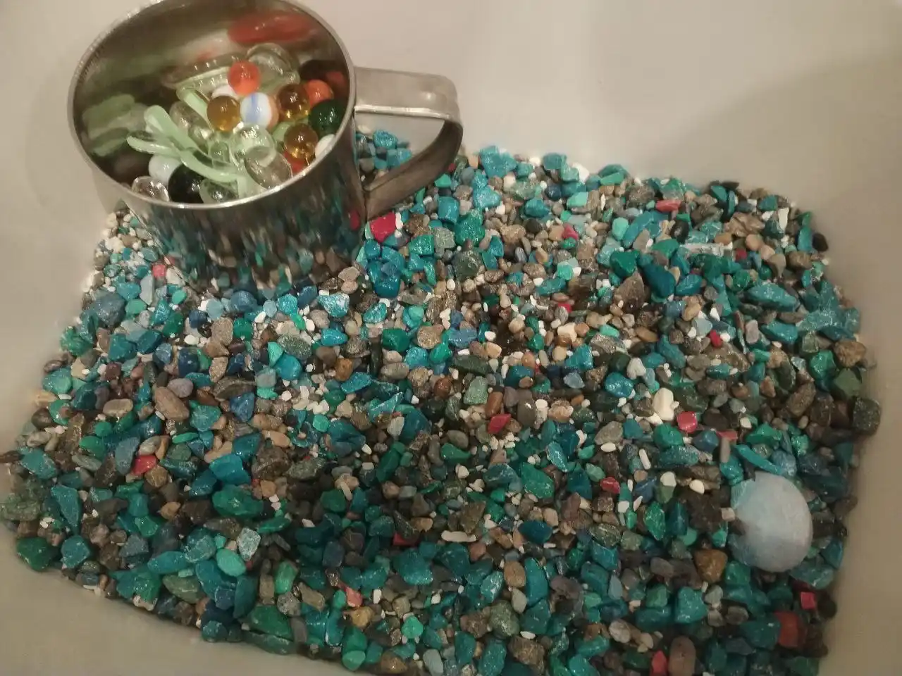 Аквариум 40 литров с декоративным грунтом