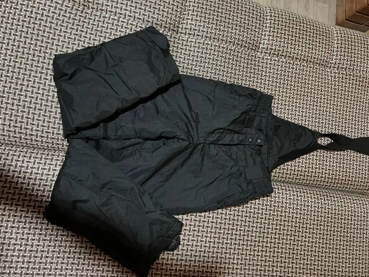 Продам зимний лыжный костюм новый, качественный, теплый до -30. Размер S