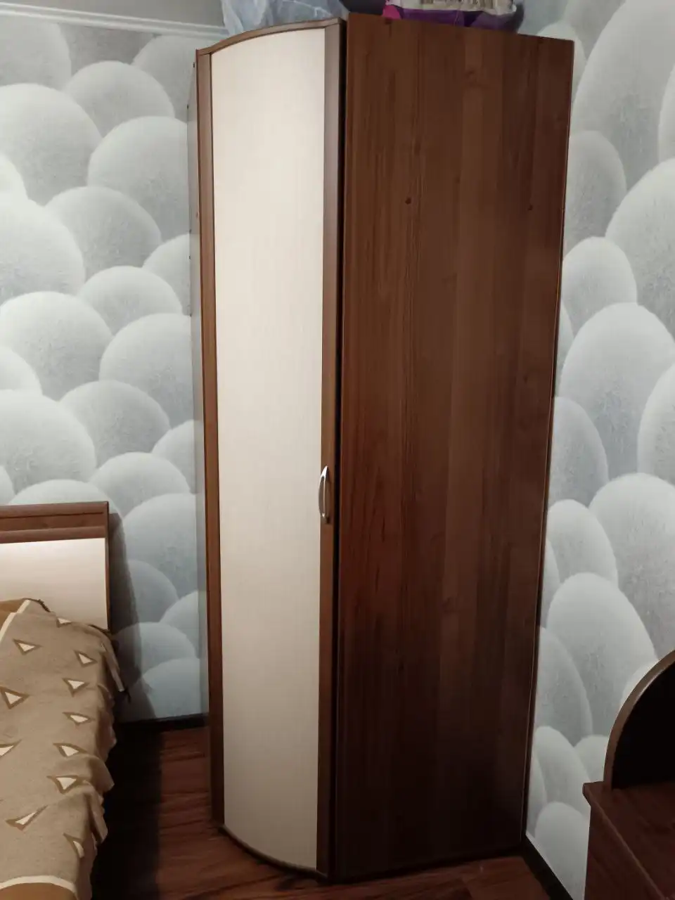 Продам шкаф угловой в отличном состоянии