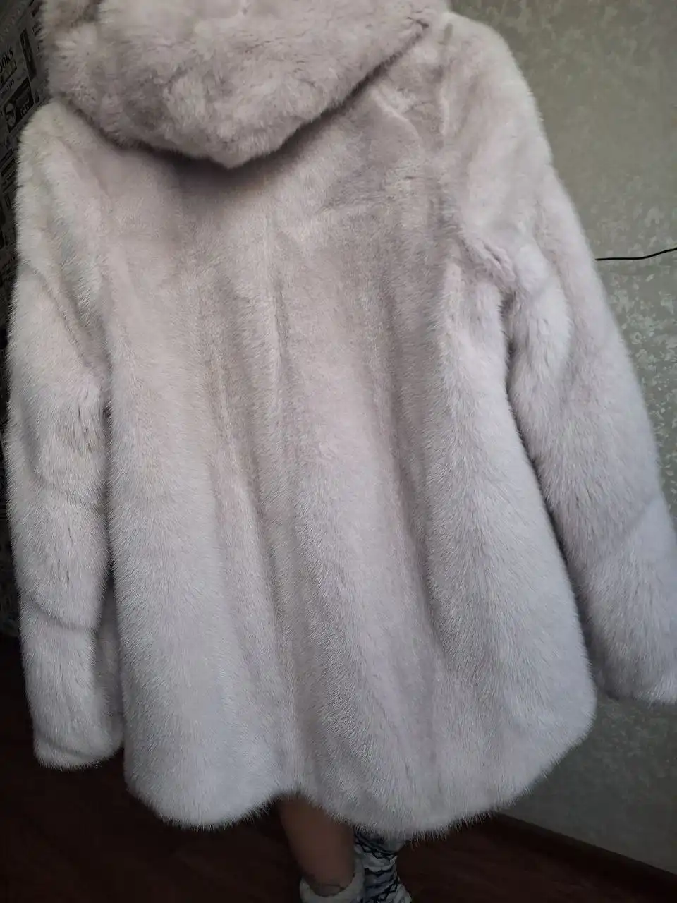 Норковый полушубок серого цвета с жемчужным отливом