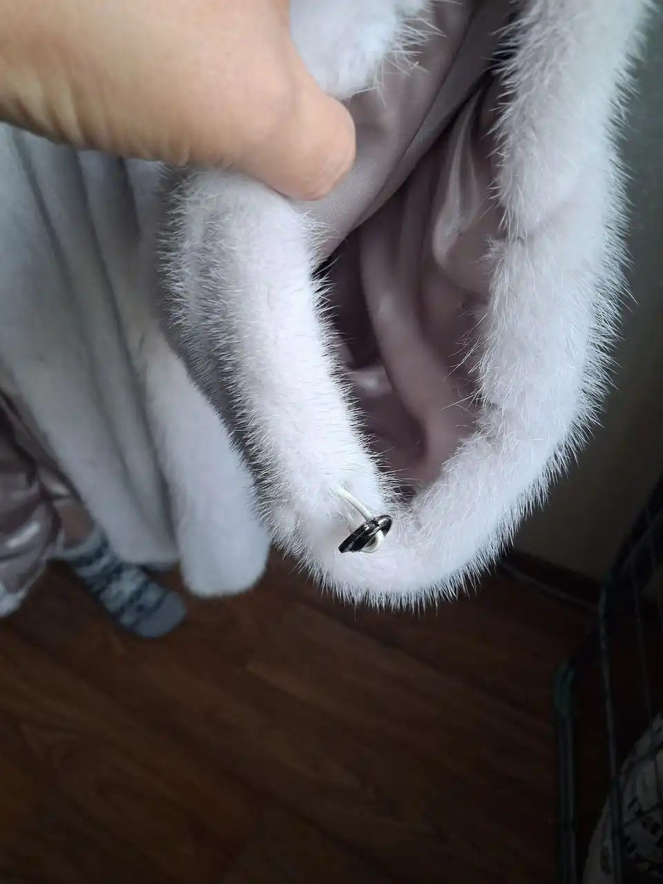 Норковый полушубок серого цвета с жемчужным отливом