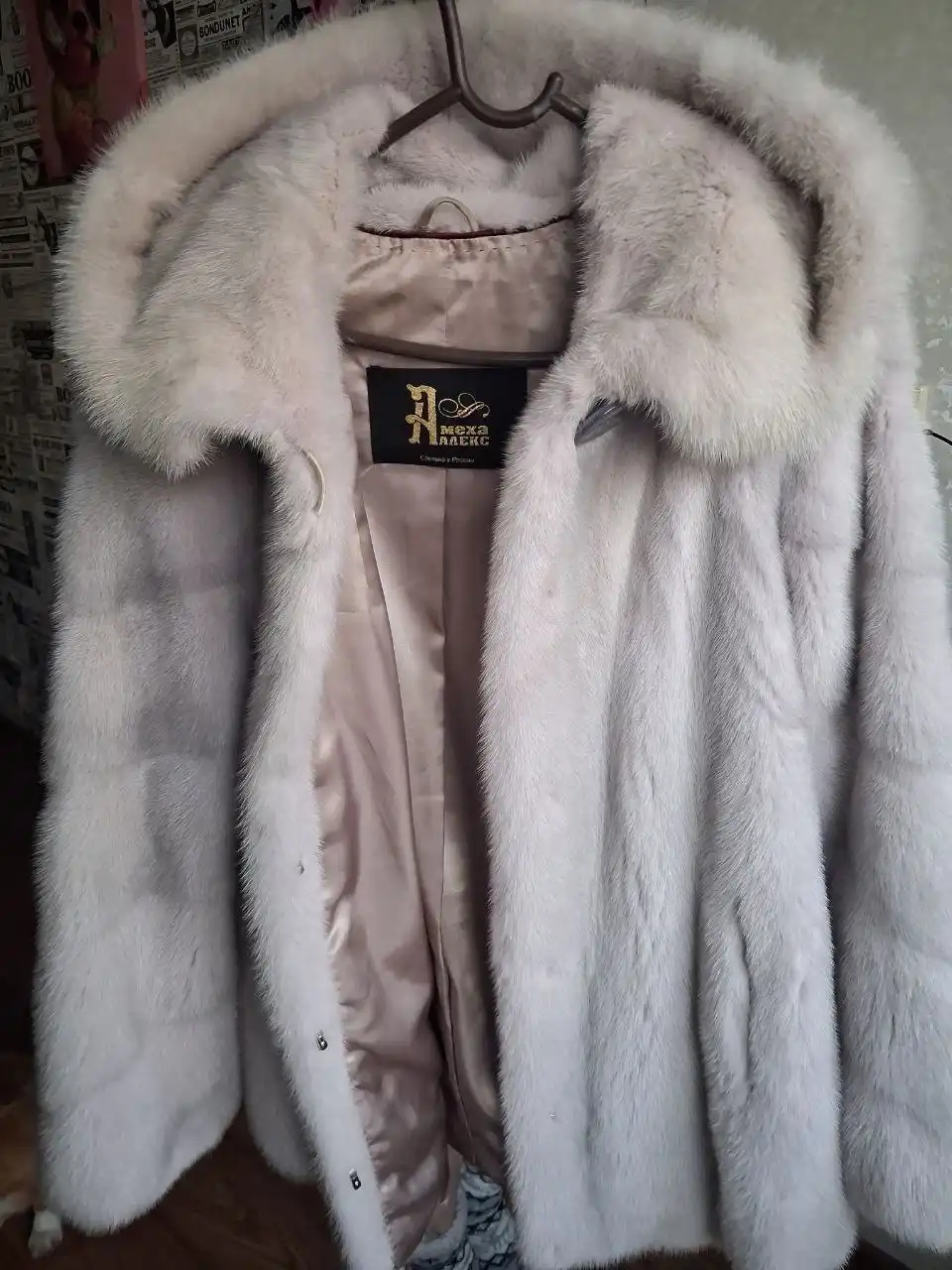 Норковый полушубок серого цвета с жемчужным отливом