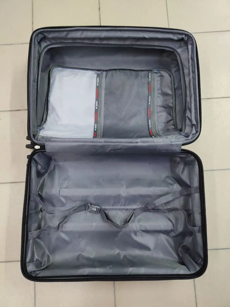 Продам новый чемодан размер М